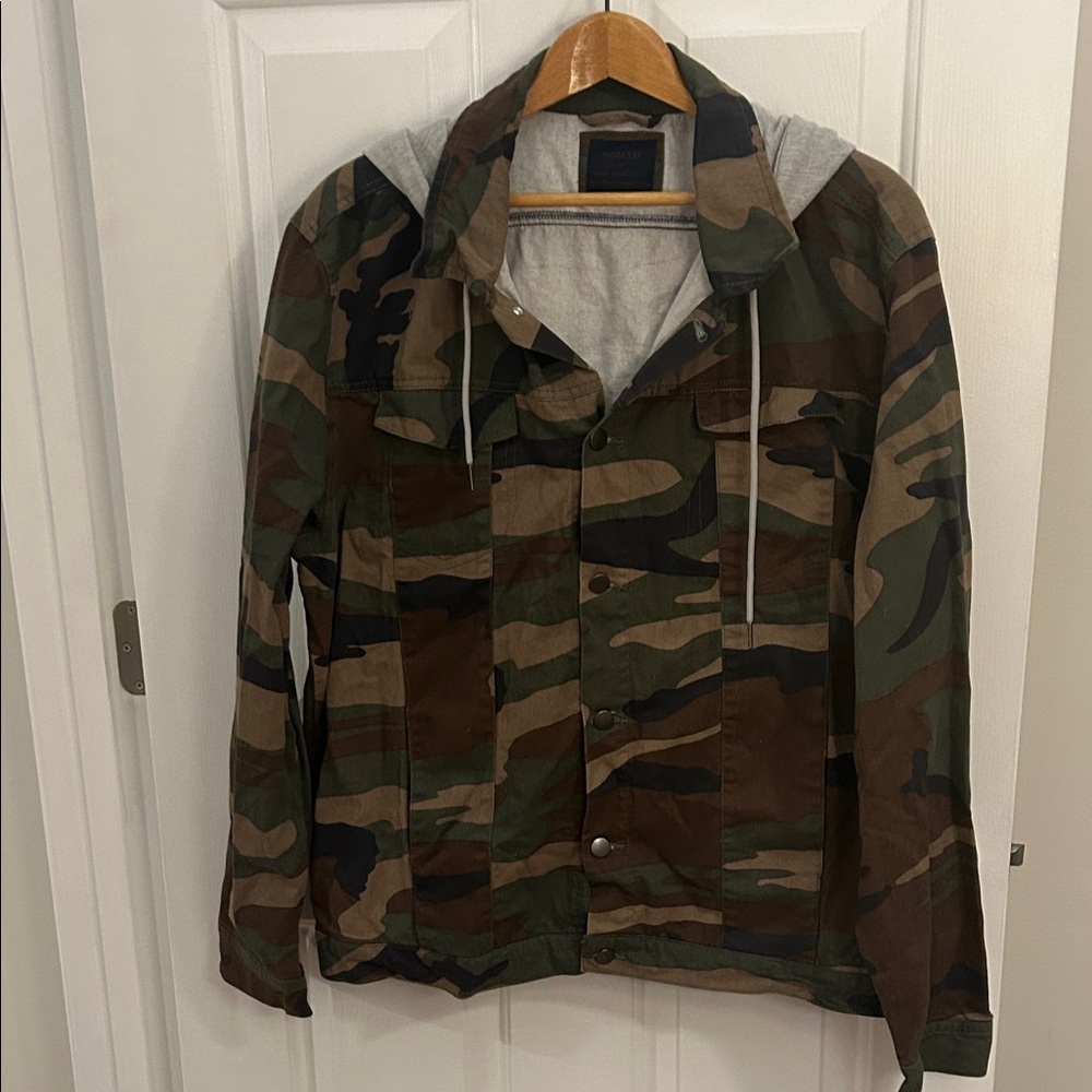 Nomad men’s camouflage jacket with sweatshirt hood 
Light jacket XL